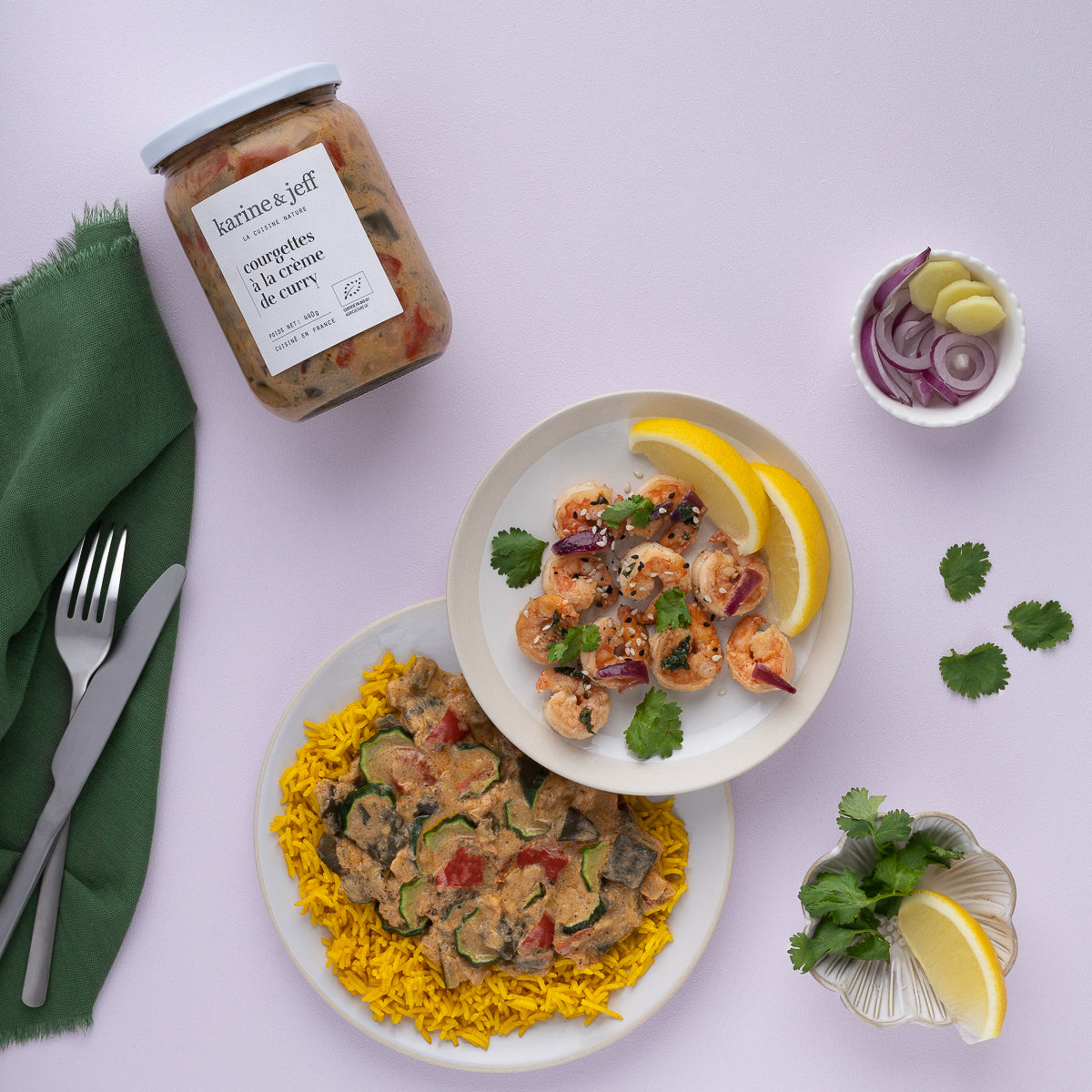 Idée recette : Courgettes à la crème de curry, crevettes sautées à la coriandre et riz safrané