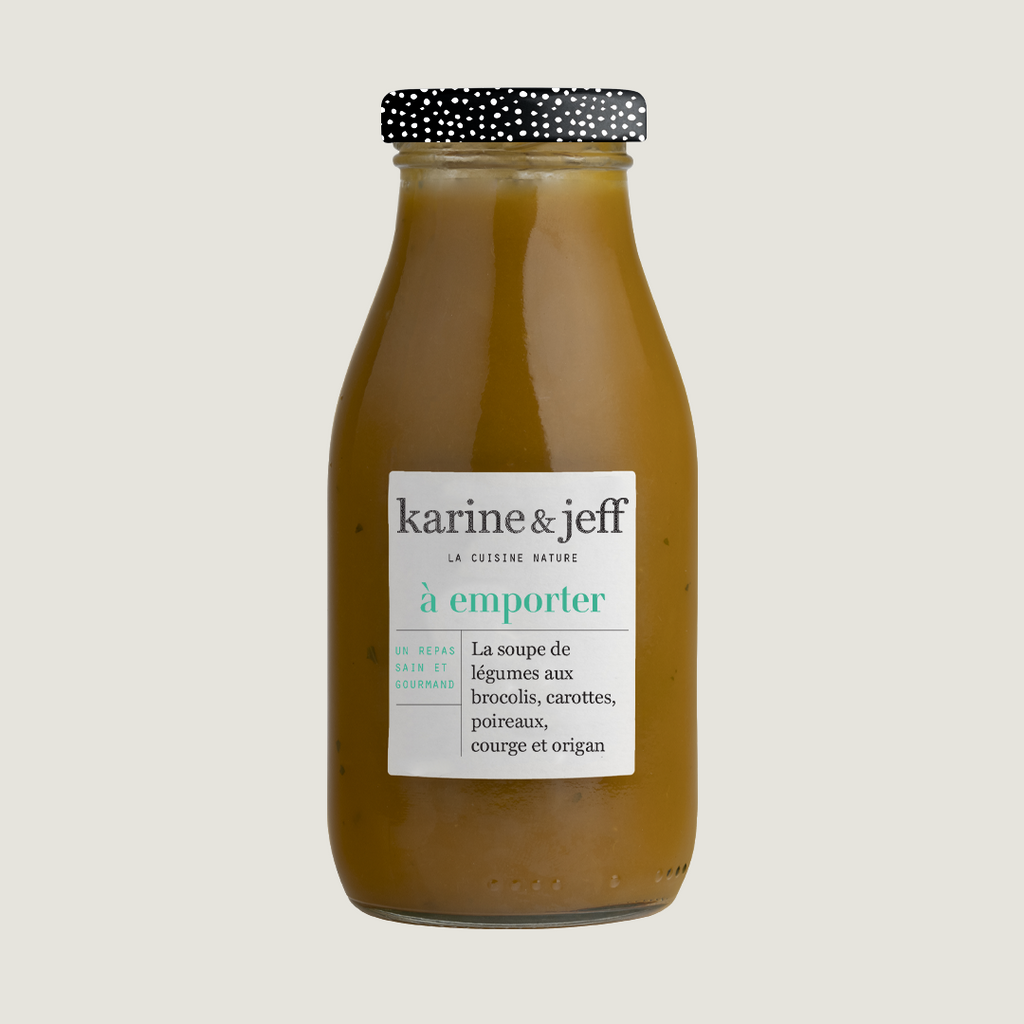 La soupe de légumes - aux brocolis, carottes, poireaux, courge et origan